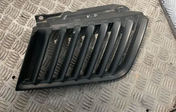 Mitsubishi L200 Bonnet/hood grill 