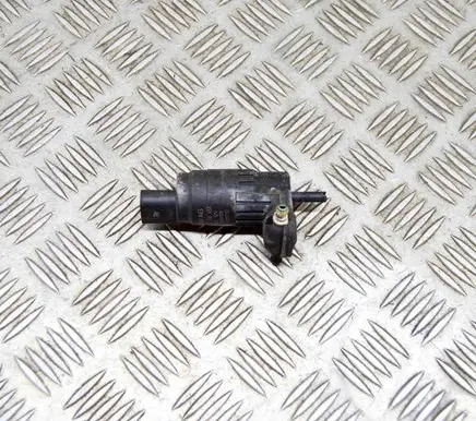 Audi Q7 4L Windscreen/windshield washer pump 1K6955651
