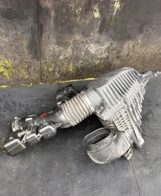Jeep Grand Cherokee WL Intake resonator 68376820AC 68376821AB