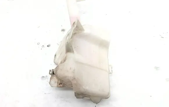 Mitsubishi Grandis Windshield washer fluid reservoir/tank