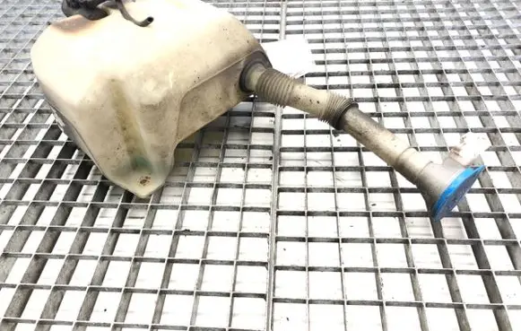 Windshield washer fluid reservoir/tank