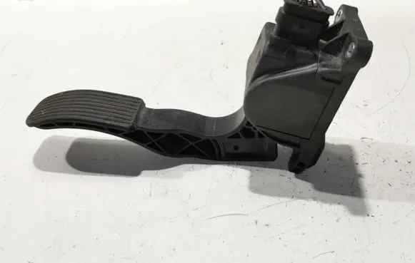 Mercedes-Benz Vito Viano W639 Accelerator throttle pedal A9063000404 ZGS009Q012 0280755023