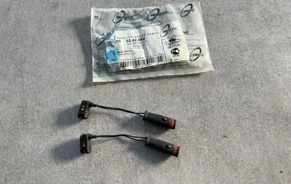 Mercedes-Benz R W251 Brake pads wear sensor A1645401017