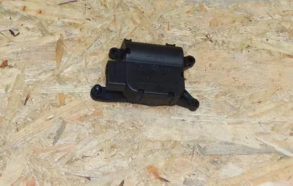 Volkswagen Multivan T5 Air flap motor/actuator 0132801321 52495222