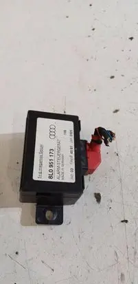 Audi A8 S8 D2 4D Alarm control unit/module 8L0951173