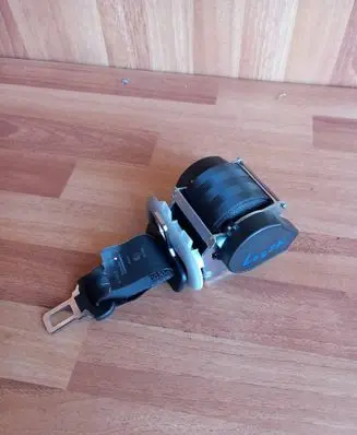 Middle seatbelt (rear)
