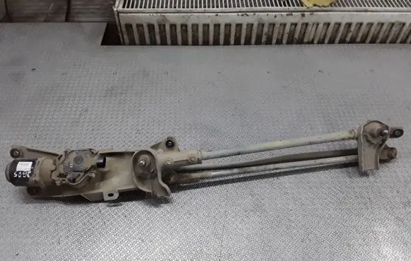 Mitsubishi L200 Front wiper linkage and motor 8250A125