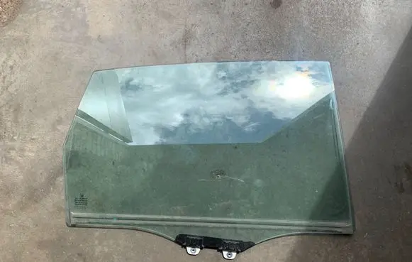 Honda CR-V Rear door window glass 43R00049 DOT24M25AS2