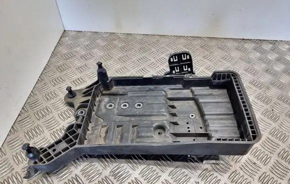 Battery tray