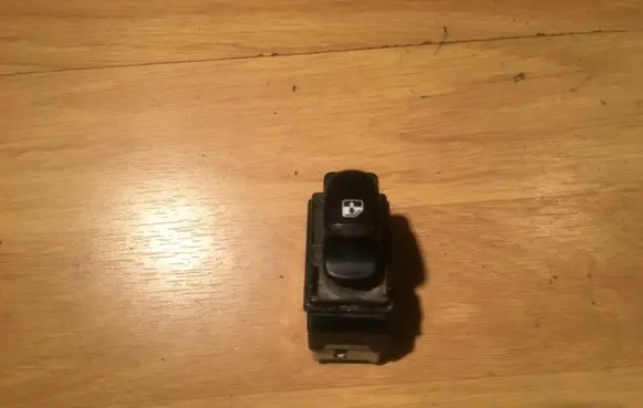 Hyundai Accent Electric window control switch 621W04620