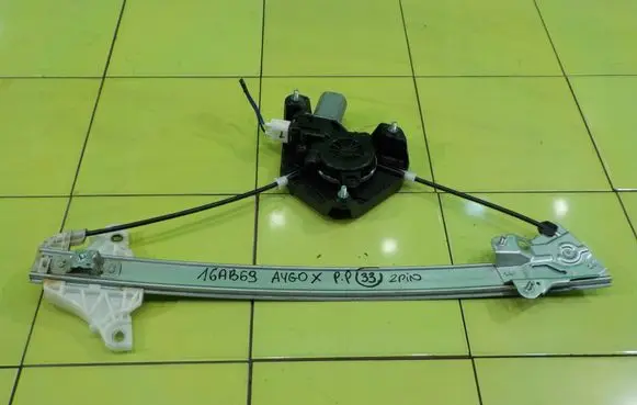 Nissan Leaf I (ZE0) Front door window regulator with motor PRZOD