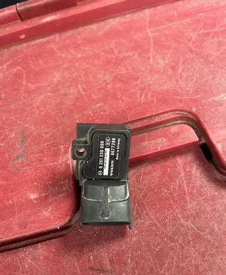 Volvo V70 Air pressure sensor 0261230090 8677288