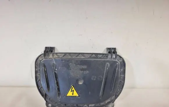 Audi A6 S6 C6 4F Headlight/headlamp dust cover 17606000