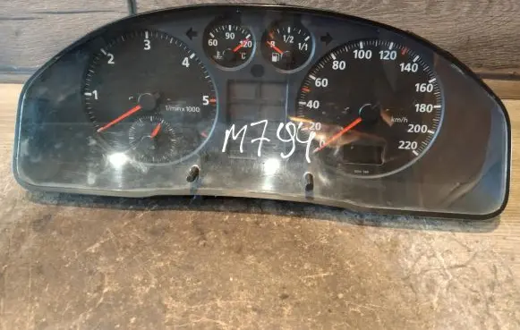 Audi A4 S4 B5 8D Speedometer (instrument cluster)