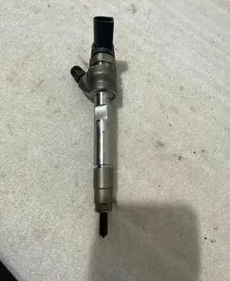 BMW 5 F10 F11 Fuel injector 0445110743