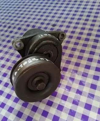 Nissan X-Trail T30 Alternator belt tensioner 
