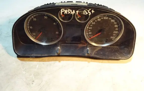 Volkswagen PASSAT B5 Speedometer (instrument cluster) 88311300
