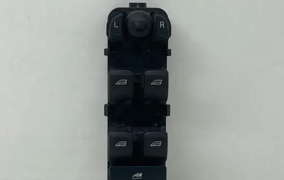 Volvo V70 Electric window control switch 31334881 11W126 SWEB02