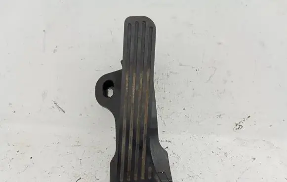 Volkswagen Touran II Accelerator throttle pedal 1T2721503K