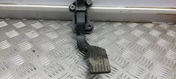 Peugeot 4007 Accelerator throttle pedal MN101543 07018B1B 45662210857