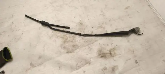 Opel Grandland X Front wiper blade arm 9810664980