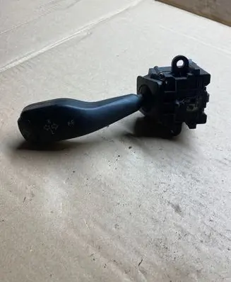BMW 5 E39 Indicator stalk 8363668 0110401025
