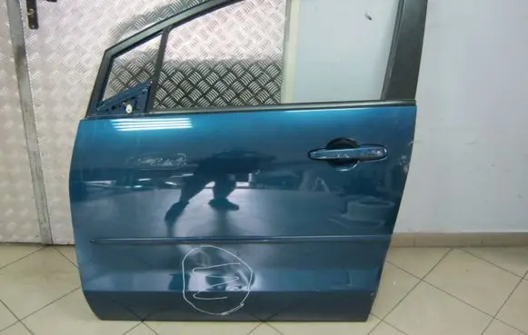 Mazda 5 Front door