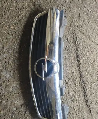 Opel Zafira B Front grill 0P0702701