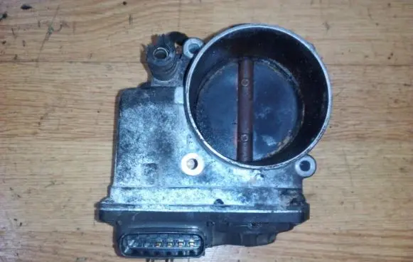 Lexus GS 300 350 430 450H Throttle valve 2203031020 6l1803132