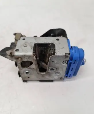 Audi A6 S6 C4 4A Rear door lock 8D0839016A