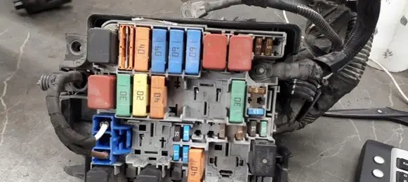 Alfa Romeo Giulietta Fuse box set 51867698