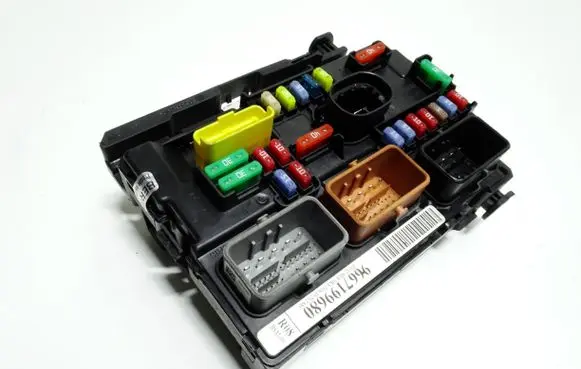 Citroen C3 Fuse module 9667199680