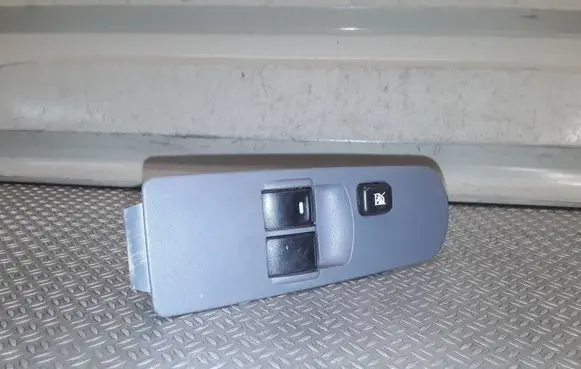 Mitsubishi Colt Electric window control switch MR587959