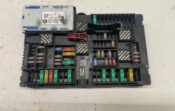 BMW 5 G30 G31 G38 Fuse module 8795478 1919404354