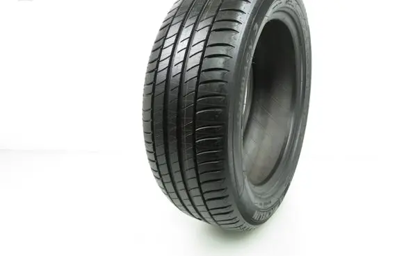 Volkswagen Golf V R16 summer tire