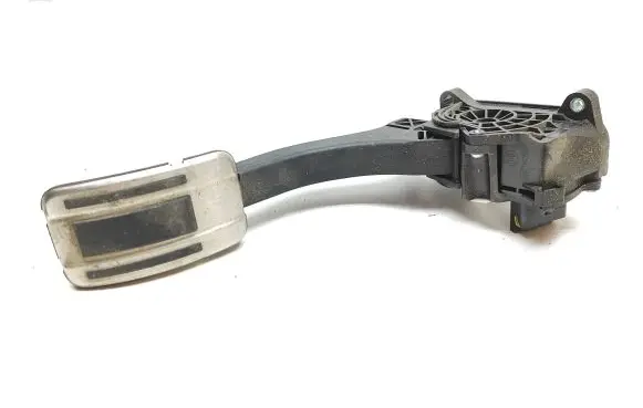 Accelerator throttle pedal