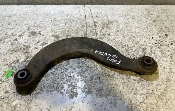 Ford Focus Rear control arm AV615500AE