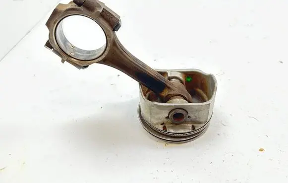 Chevrolet Tahoe Piston with connecting rod