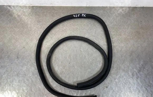 Ford Escape IV Front door rubber seal 
