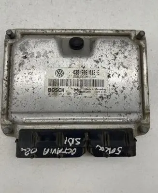 Skoda Octavia Mk1 (1U) Engine control unit/module 038906012E 28SA4833 0281010105