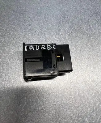 Volkswagen Touareg I Passenger airbag on/off switch ---