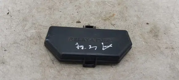 Toyota Land Cruiser (J120) Fuse box cover 8266242140