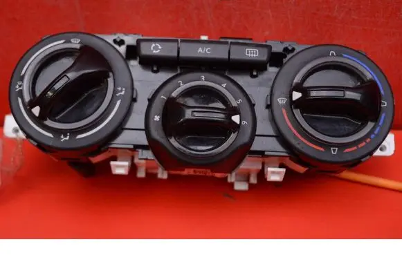 Peugeot 208 I Climate control unit 96722483ZD