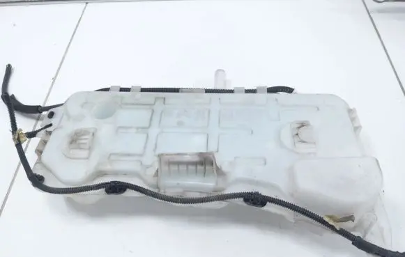 Peugeot Rifter Windshield washer fluid reservoir/tank 9817300980