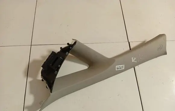 Toyota Auris 150 (C) pillar trim 6222012040