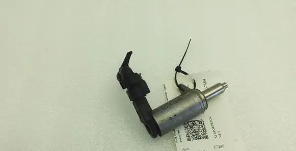 Audi A5 8T 8F Camshaft vanos timing valve 06H103697A