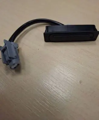 Nissan Qashqai Tailgate opening switch 
