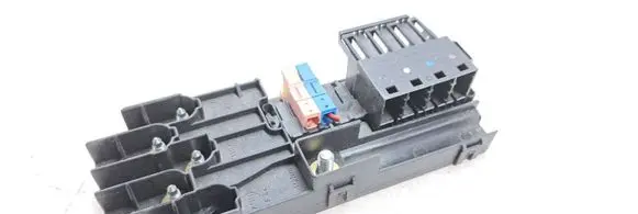 Mercedes-Benz CLS C219 Fuse module 2115452301 013948411 E0000031