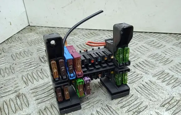 Mercedes-Benz E W212 Fuse box set A2115450301