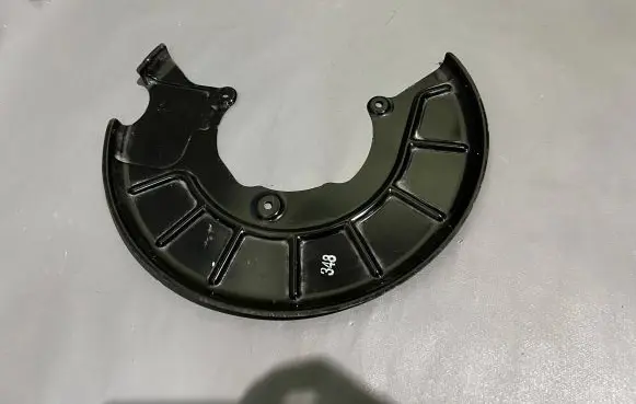 Volkswagen PASSAT B6 Front brake disc dust cover plate 1K0615312F